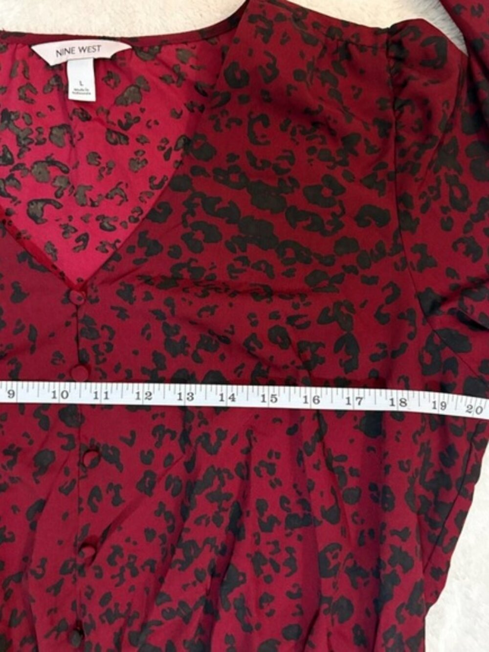 Nine West Women’s Cinched Waist V-Neck Blouse in Deep Red Cheetah Size Medium - Picture 7 of 9